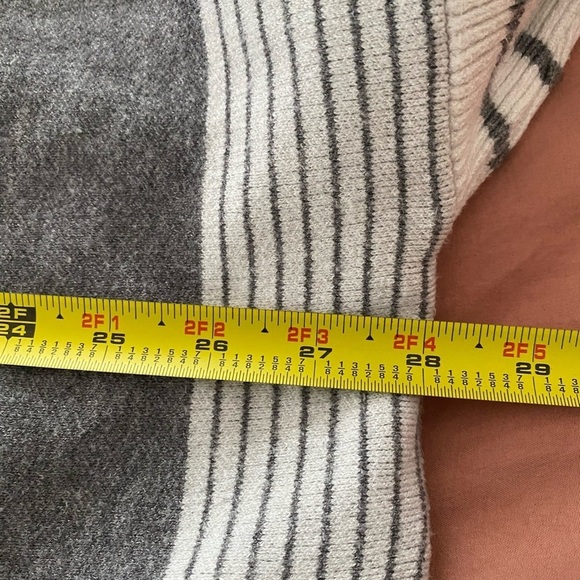 Chicwish Women’s Poncho One Size Mock Turtle Neck Side Slit Gray Knit Sweater - Picture 6 of 7